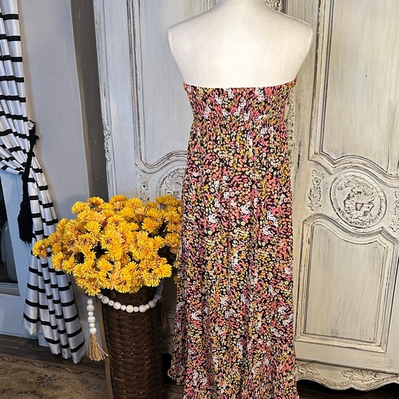 Rose & Thyme Ditsy Floral Maxi Dress/Skirt  with Tassel + Abalone Button Detail - Picture 7 of 8
